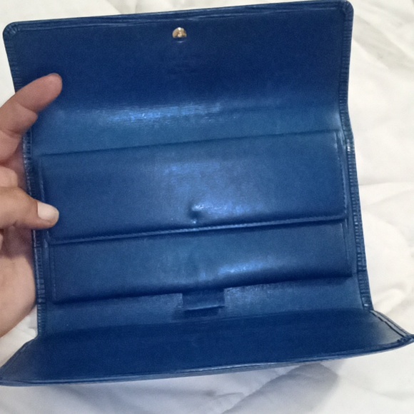 ✨HOST PICK ✨ BLUE VINTAGE EPI LEATHER LOUIS VUITTON WALLET. Tri fold - Picture 5 of 14